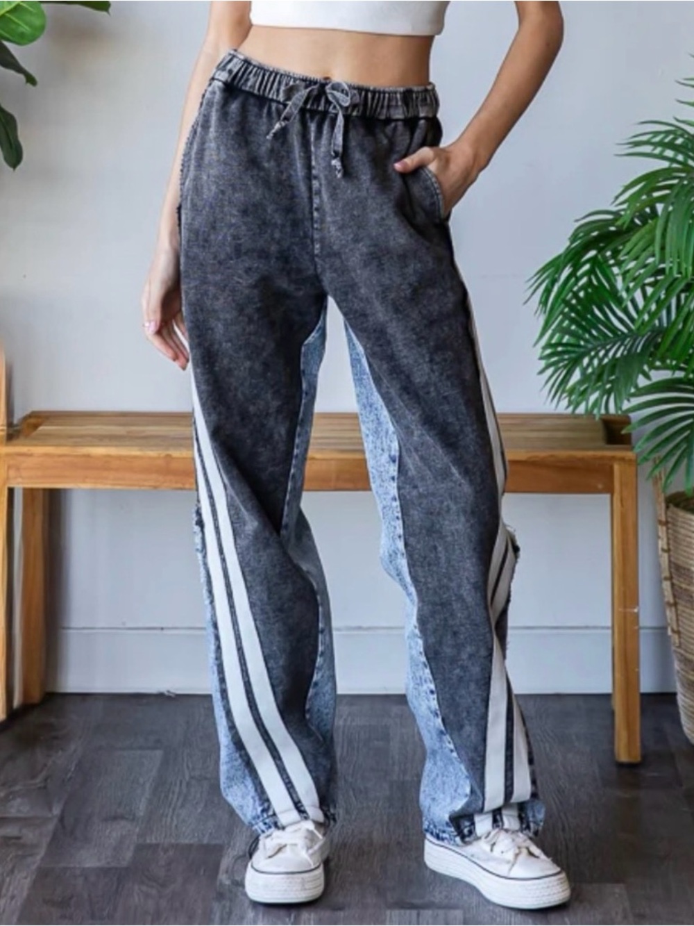 Oli & Hali Women’s Black Acid-Wash Stripe Jogger Jeans Size S - Picture 1 of 10